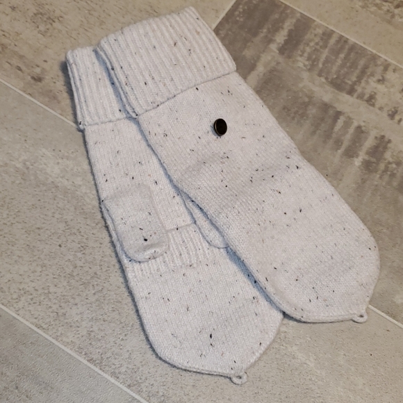 NWOT Ivory Heathered Hand Mitten Gloves